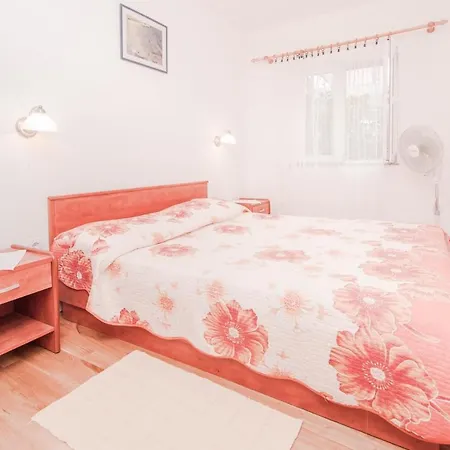 Apartment In 14985 Mali Losinj