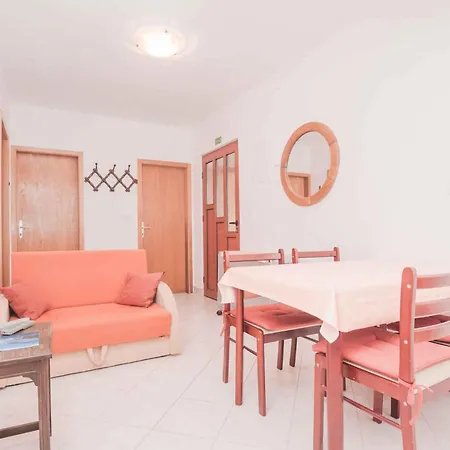 Apartament In 14985